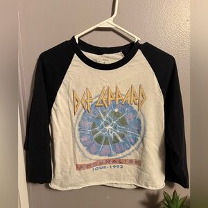 Buckle def leopard graphic tee